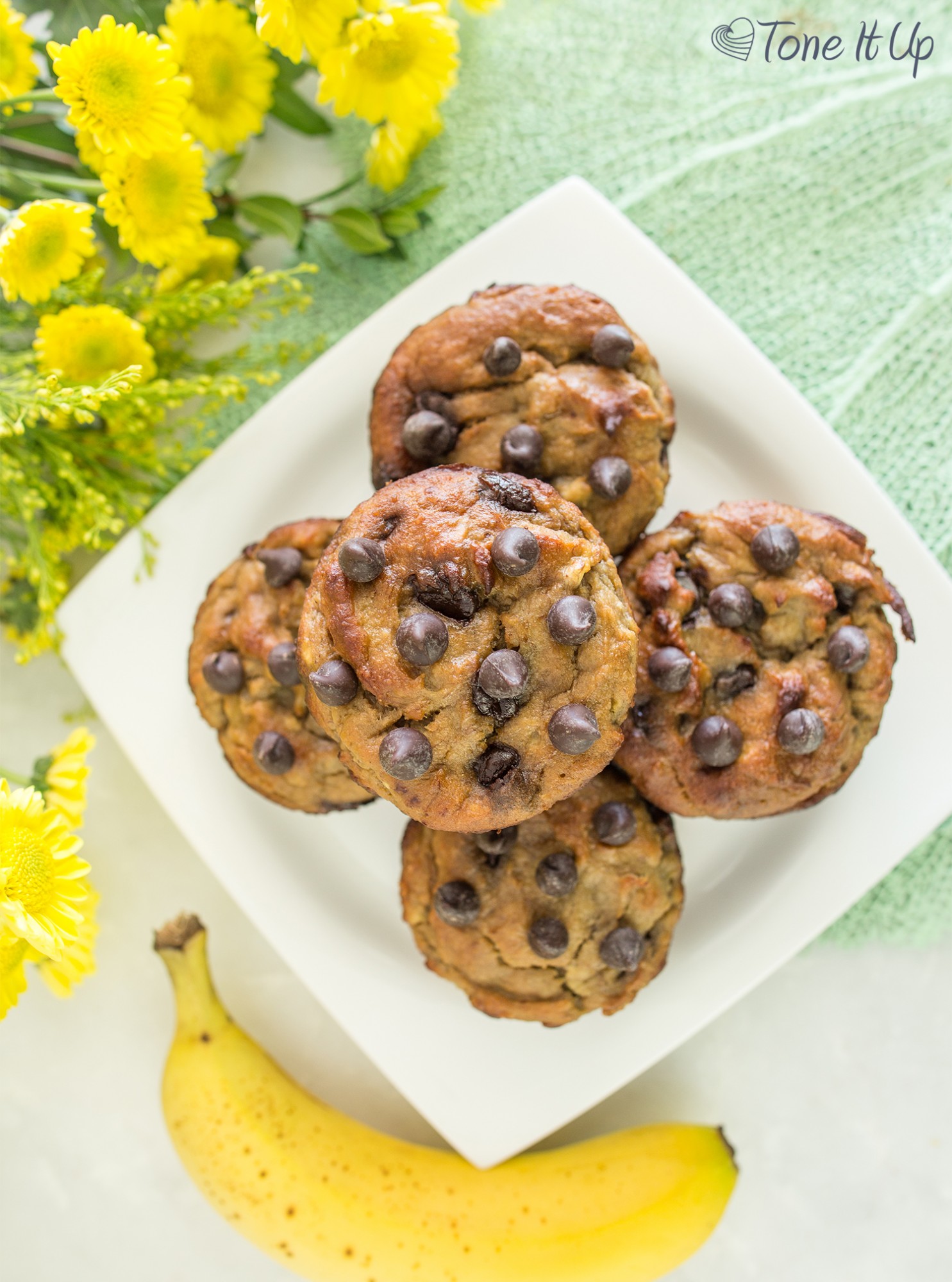 https://tiu-assets.s3-us-west-2.amazonaws.com/2015/08/Banana-Chocolate-Muffins-Perfect-Fit-Protein.jpg