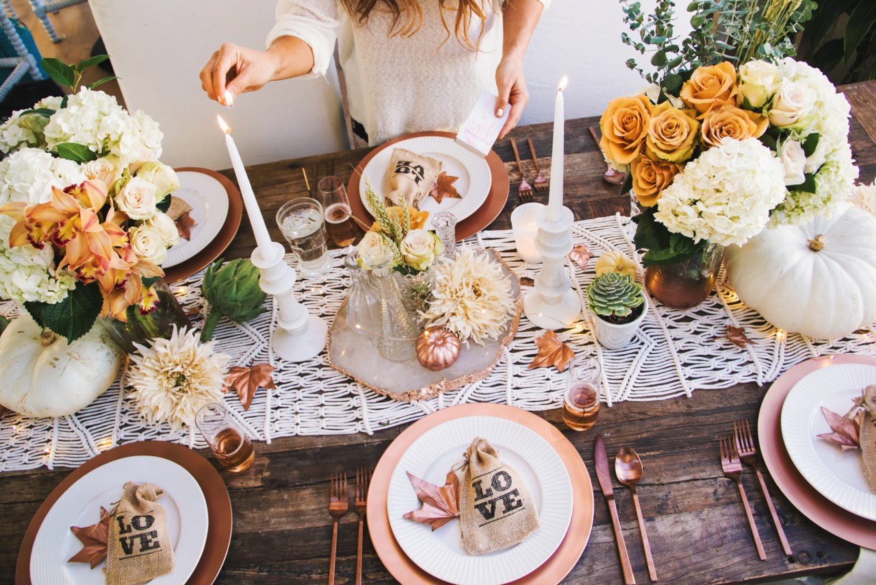 tone-it-up-thanksgiving-table-decor-candles