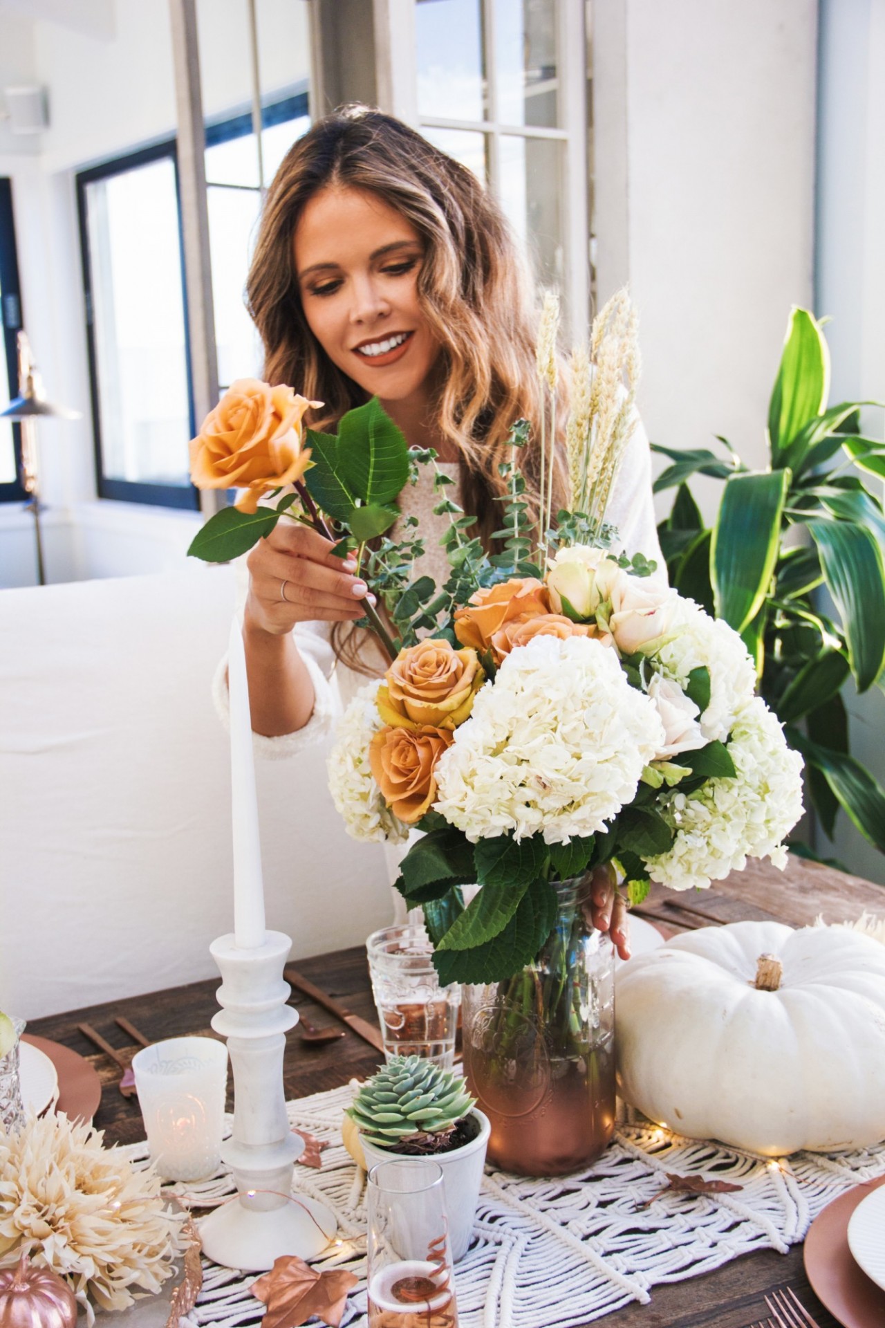 tone-it-up-thanksgiving-table-decor-katrina-4-flowers